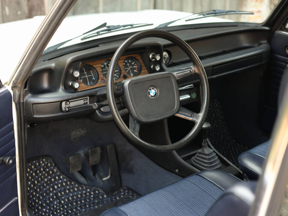 Image 18/56 of BMW 2002 tii (1975)