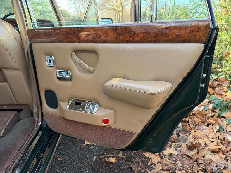 Immagine 36/50 di Rolls-Royce Silver Shadow II (1979)