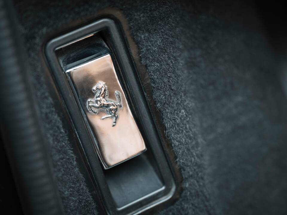 Afbeelding 23/41 van Ferrari 328 GTS (1989)