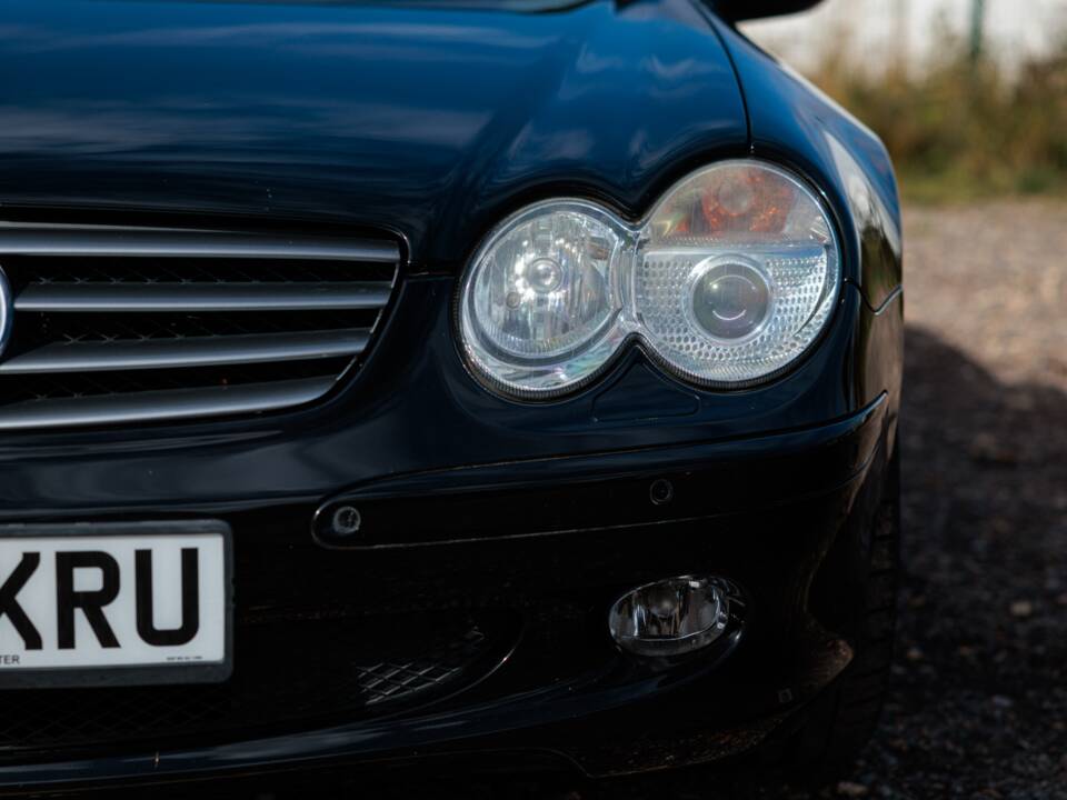 Image 35/50 of Mercedes-Benz SL 350 (2004)