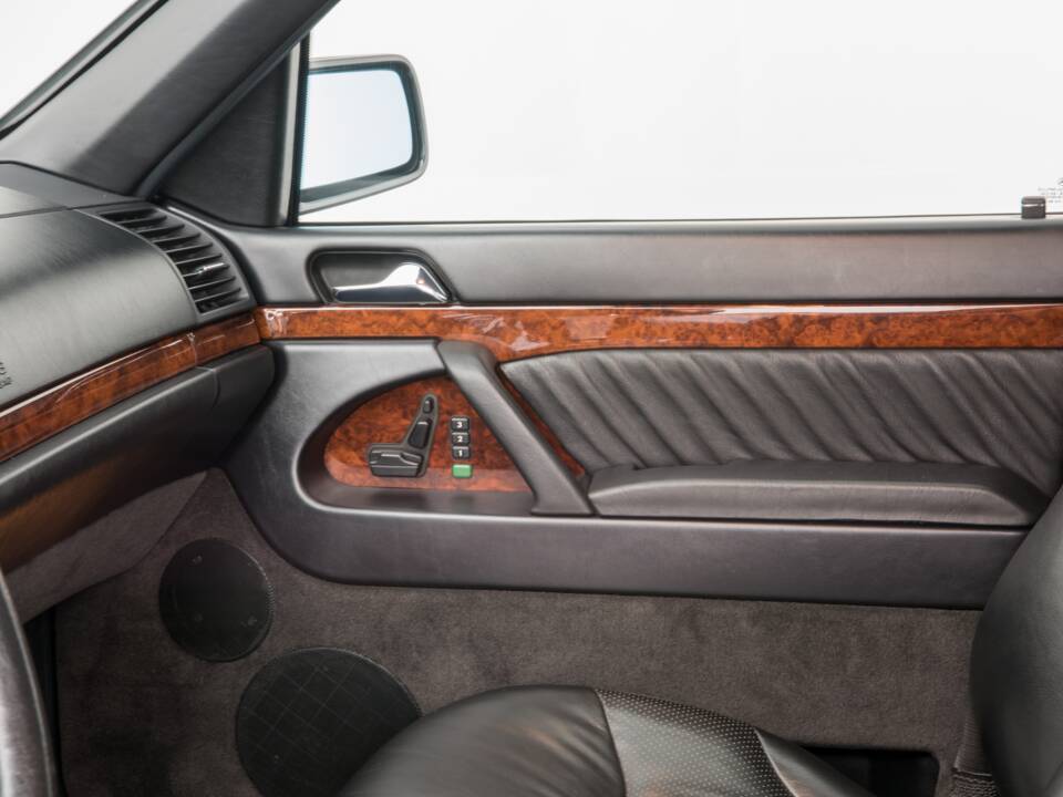 Image 24/45 of Mercedes-Benz 500 SEL (1992)