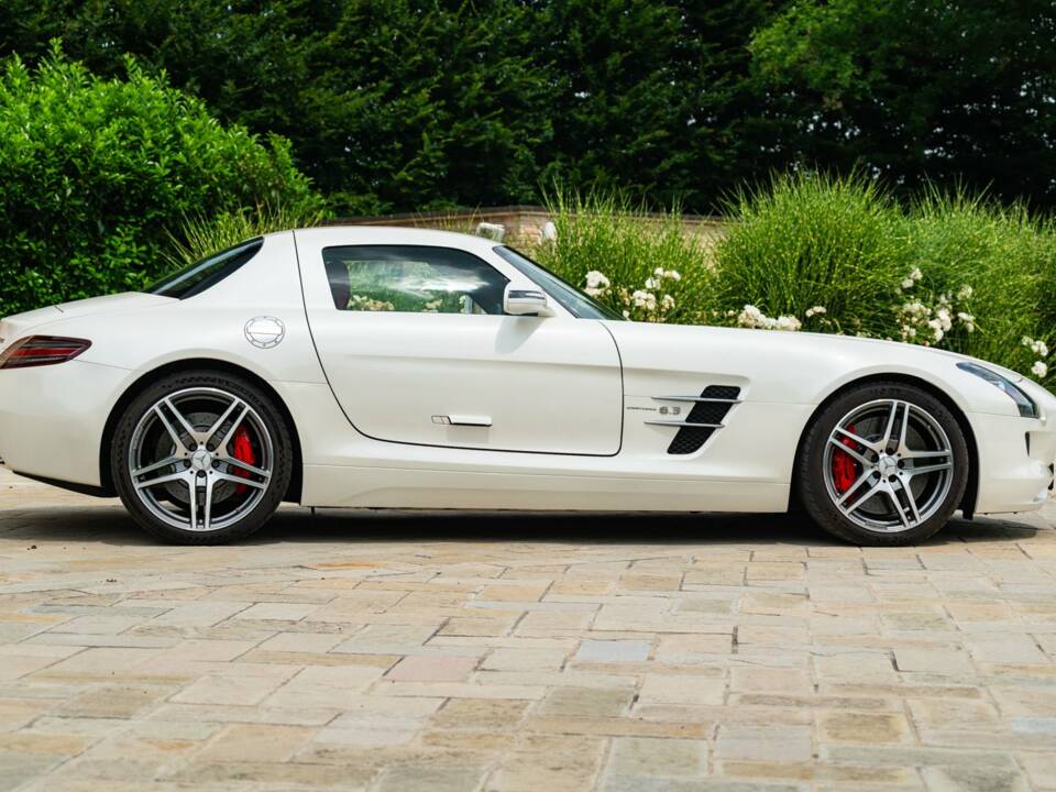 Image 8/50 of Mercedes-Benz SLS AMG (2010)