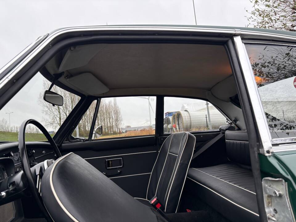 Immagine 7/40 di MG MGC GT (1968)