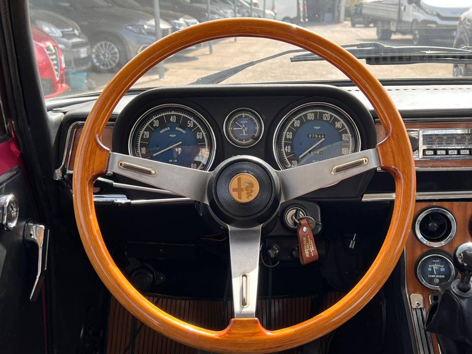 Afbeelding 13/21 van Alfa Romeo Giulia Nuova Super 1600 (1976)