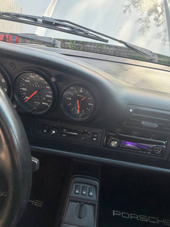 Image 5/21 of Porsche 911 Carrera 2 (1991)