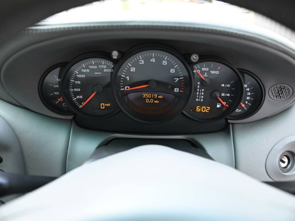 Bild 37/50 von Porsche 911 Carrera 4S (2004)