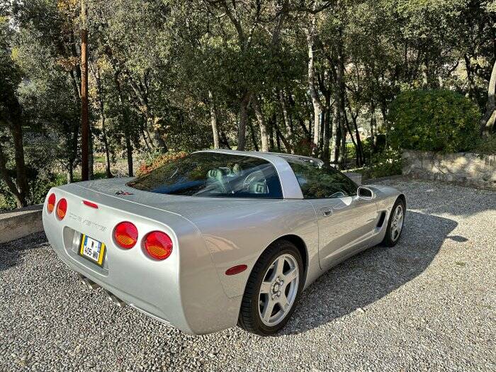 Image 6/7 of Chevrolet Corvette (1999)