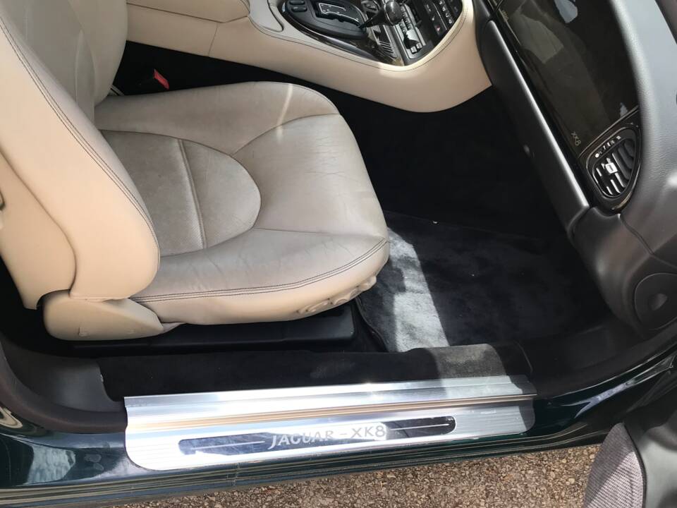 Image 15/22 of Jaguar XK8 4.0 (1996)