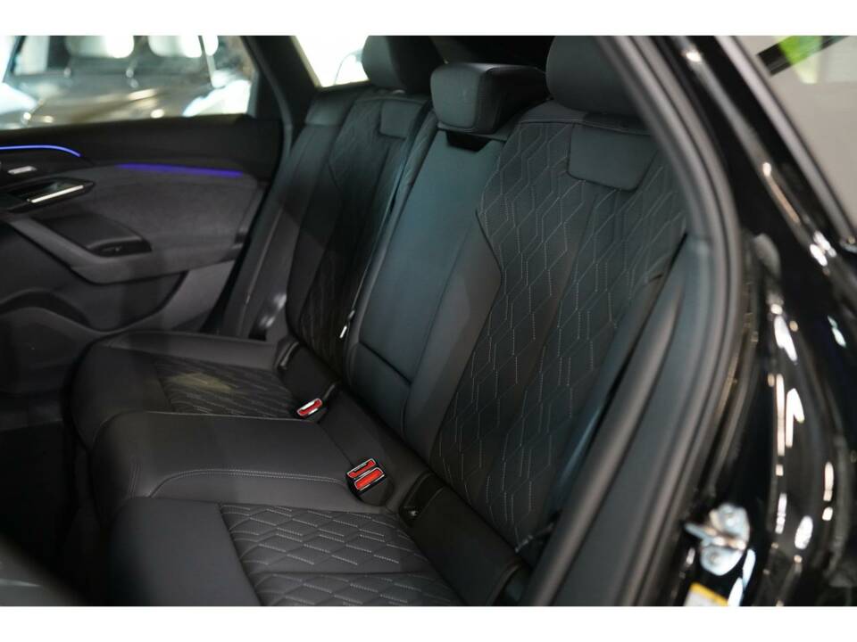 Image 6/22 of Audi S6 e-tron Avant (2024)