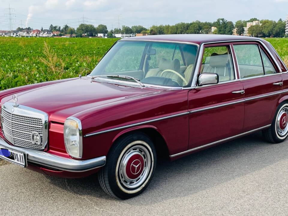 Image 1/22 of Mercedes-Benz 220 D (1974)