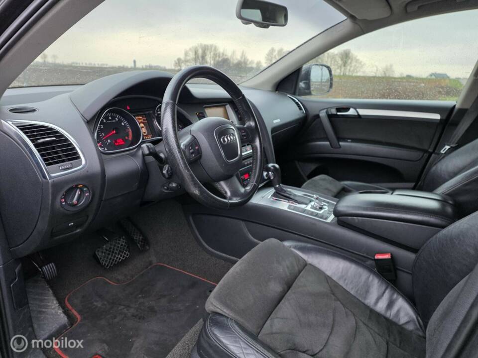 Image 24/50 of Audi Q7 4.2 FSI quattro (2006)