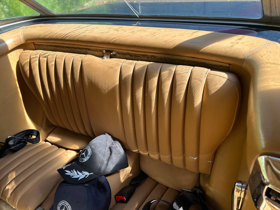 Image 32/50 of Mercedes-Benz 380 SL (1983)