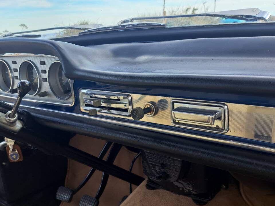 Image 15/46 of Peugeot 404 Coupé (1967)