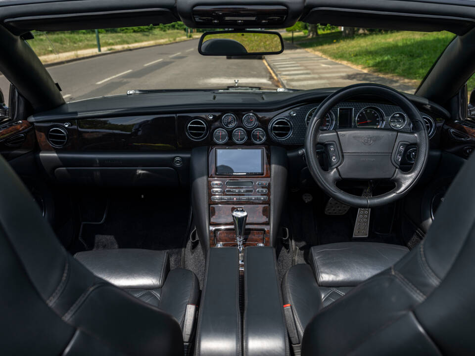 Image 16/31 of Bentley Azure T (2009)