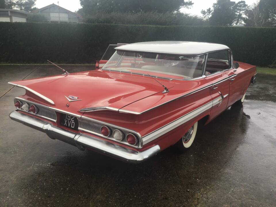 Image 7/8 of Chevrolet Impala Sport Coupe (1960)