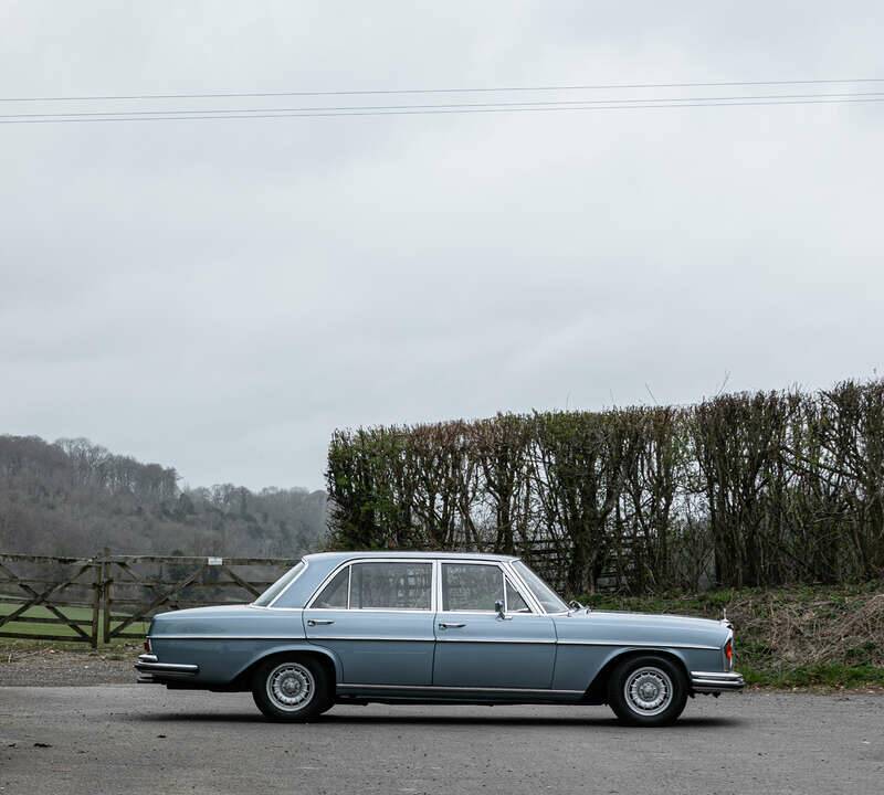 Image 27/32 of Mercedes-Benz 300 SEL 6.3 (1971)