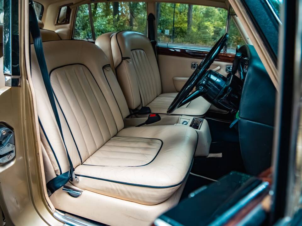 Image 17/36 de Rolls-Royce Silver Shadow II (1980)