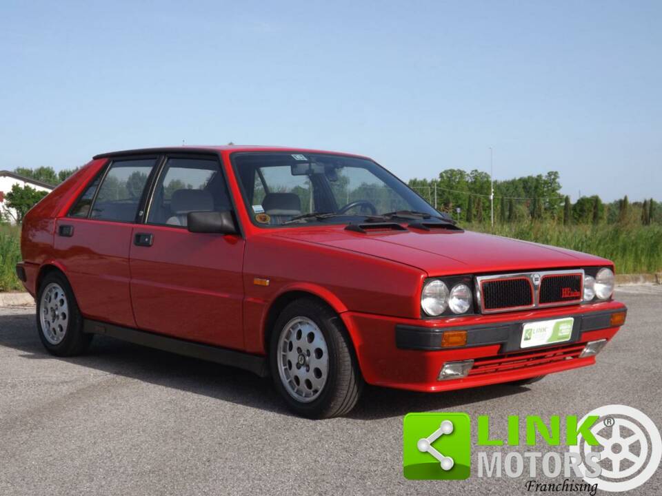 Bild 8/10 von Lancia Delta 1.6 HF (1988)