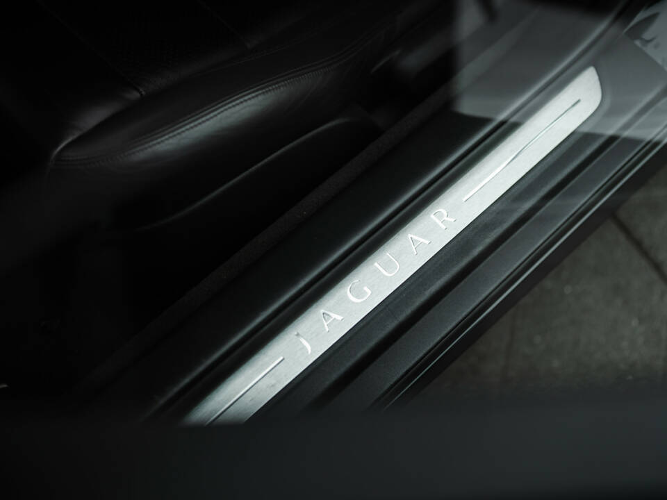 Image 28/33 of Jaguar XKR (2008)