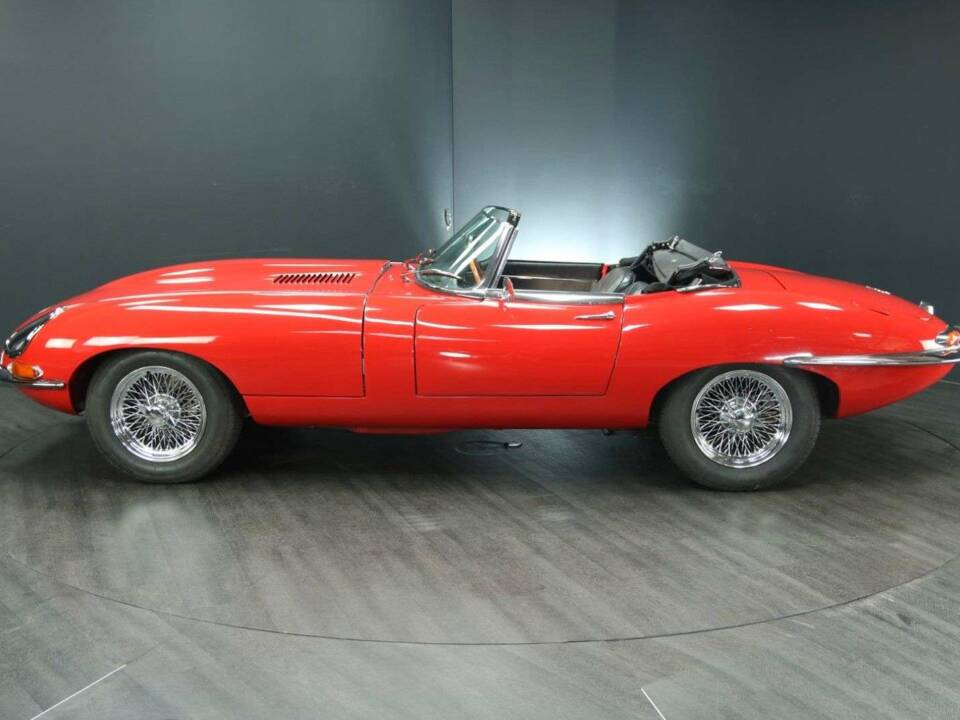 Image 3/30 de Jaguar Type E 4.2 (1967)