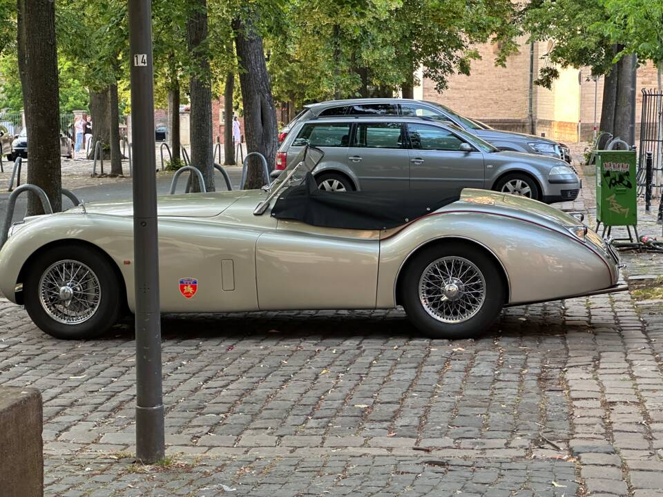Immagine 2/7 di Jaguar XK 120 SE OTS (1953)