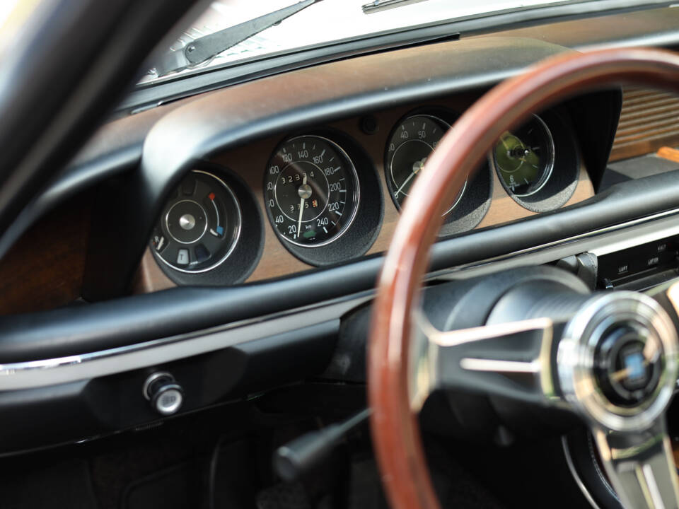Image 16/95 of BMW 3.0 CSi (1975)
