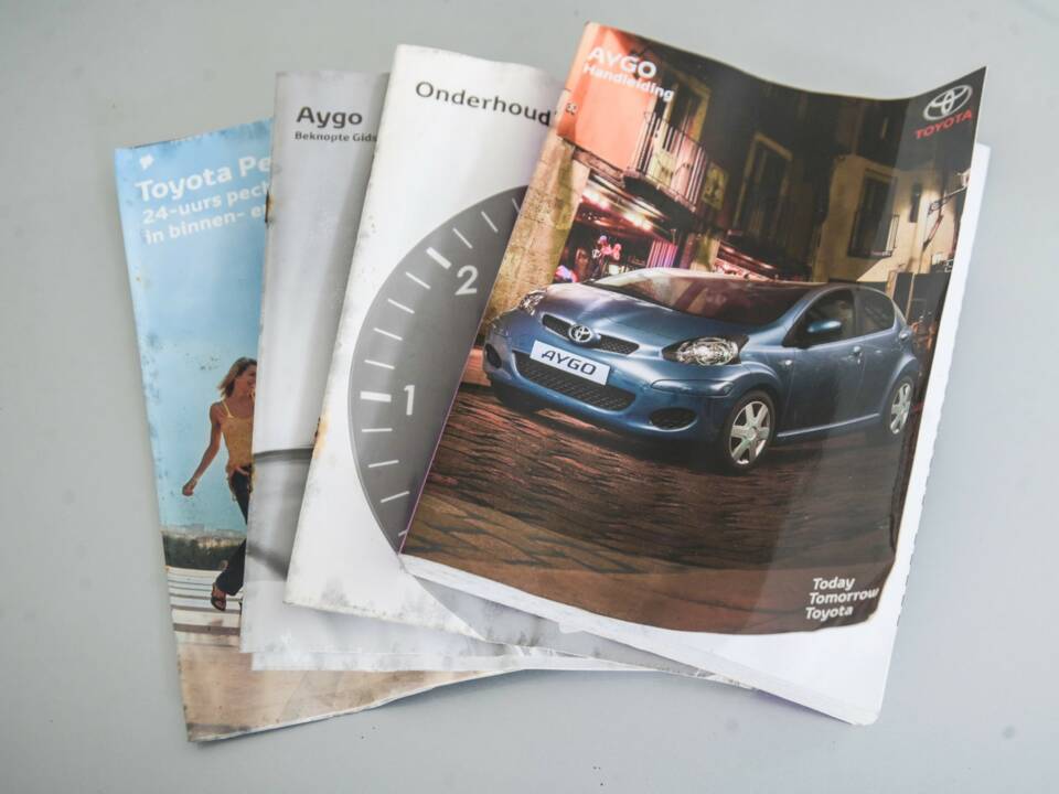 Image 44/48 of Toyota Aygo (2010)