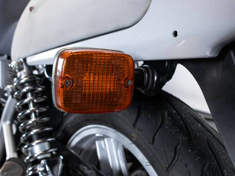 Afbeelding 33/35 van Suzuki GSX 1100 SZ Katana (1983)