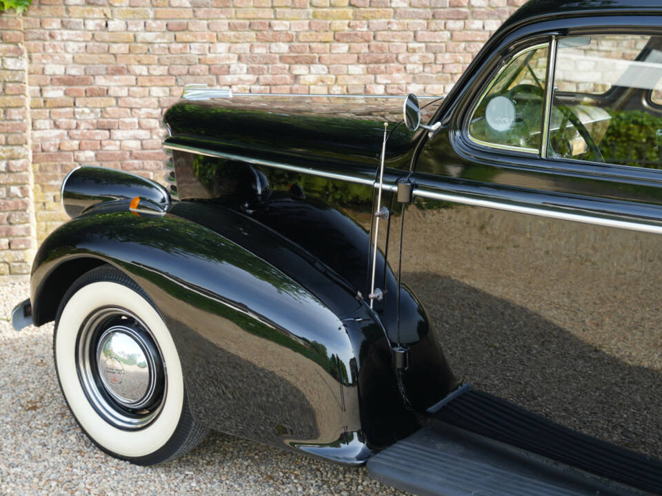 Image 15/50 of Oldsmobile F-Series Business Coupe (1938)