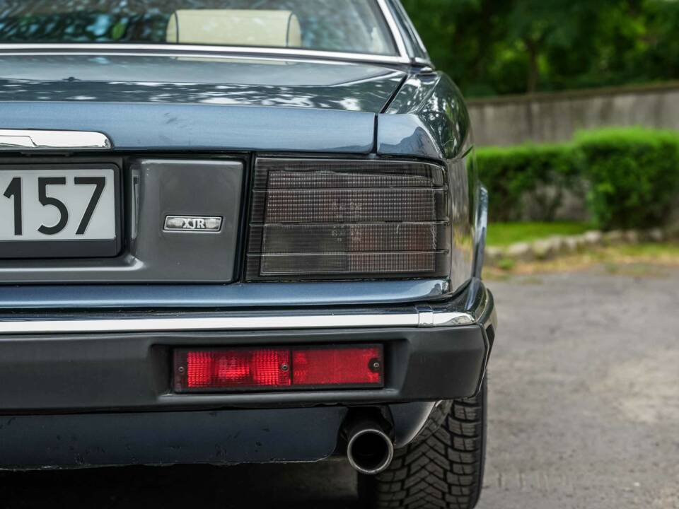 Immagine 24/55 di Jaguar XJ 40 (XJ-R) (1990)
