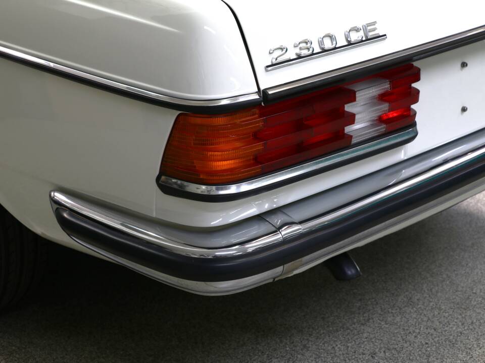 Bild 26/38 von Mercedes-Benz 230 CE (1984)