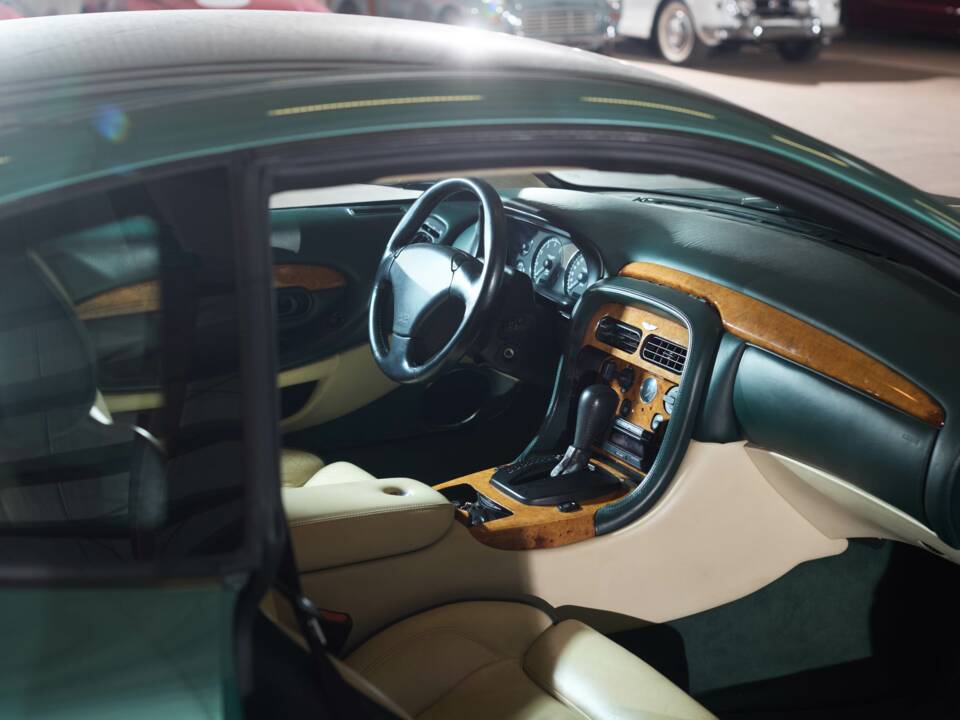 Bild 25/34 von Aston Martin DB 7 Vantage (2000)