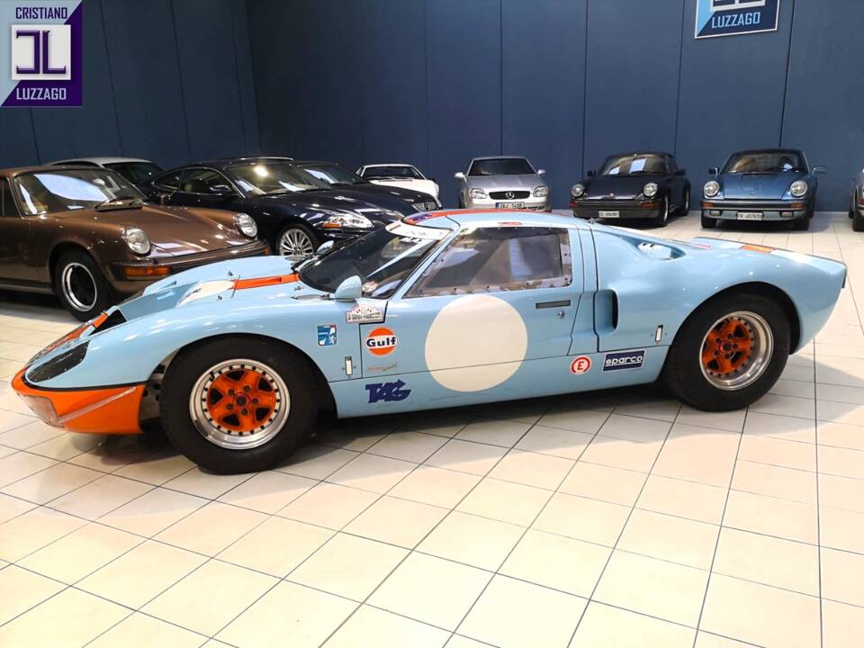 Image 4/50 of Ford GT40 (1966)