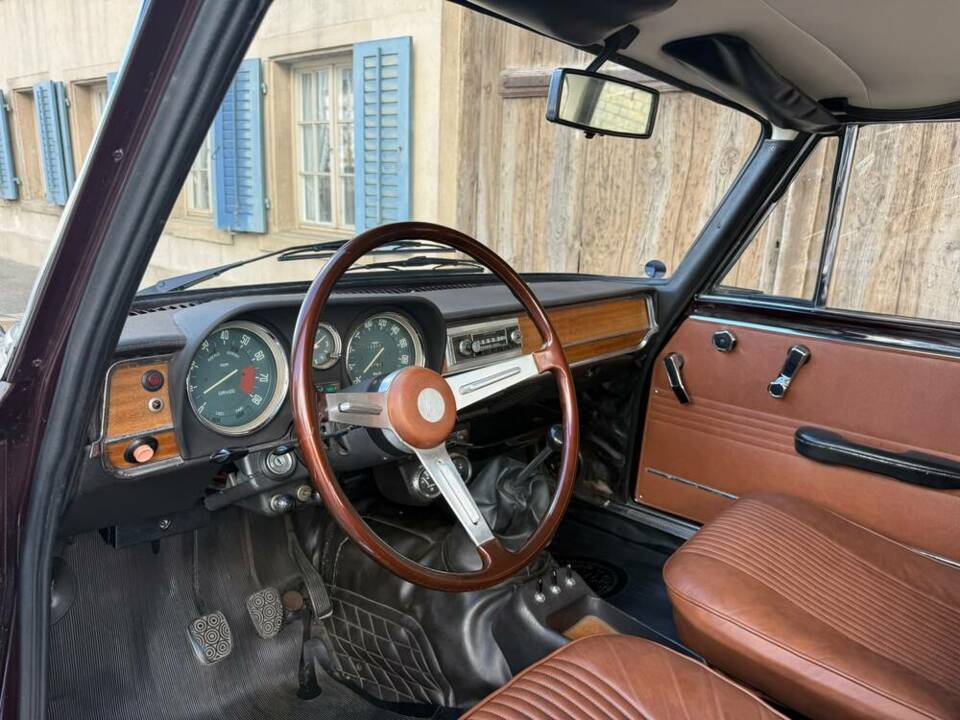 Image 11/21 of Alfa Romeo Giulia Super 1.6 (1972)