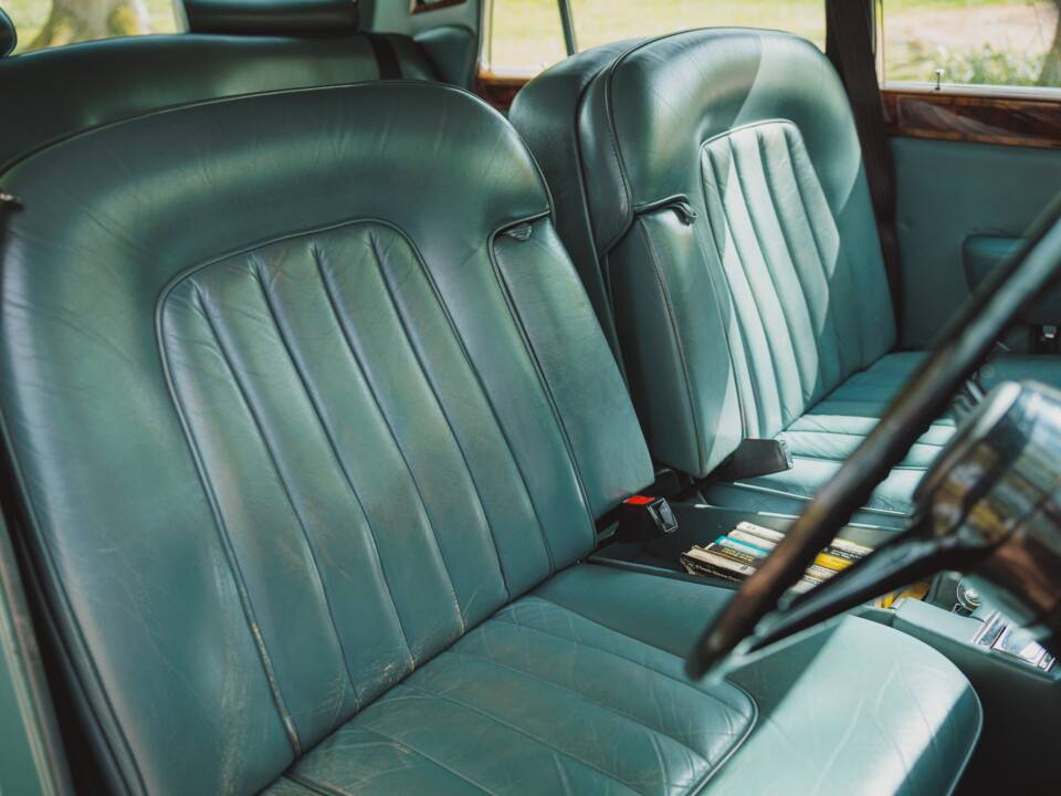 Image 13/42 of Rolls-Royce Silver Shadow II (1977)