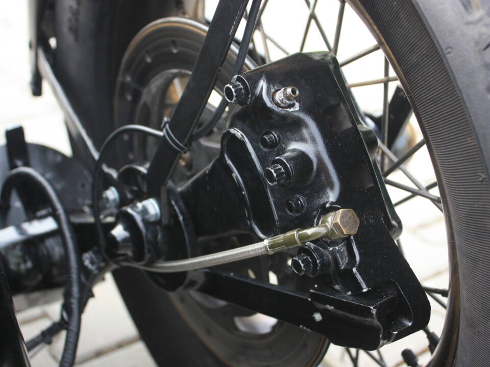 Image 21/33 of Harley-Davidson DUMMY (2004)