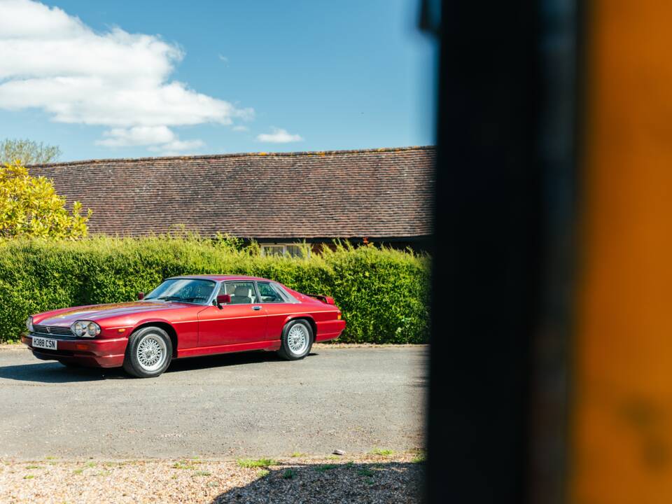 Image 24/50 of Jaguar XJR-S V12 Le Mans (1991)