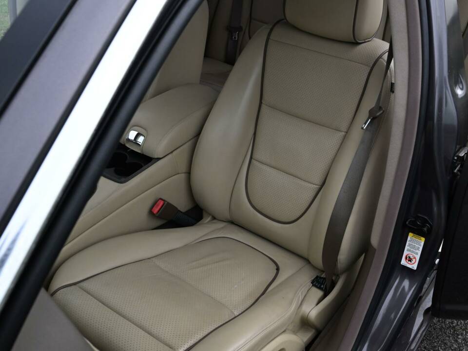 Image 34/50 de Jaguar XJ 8 4.2 (2009)