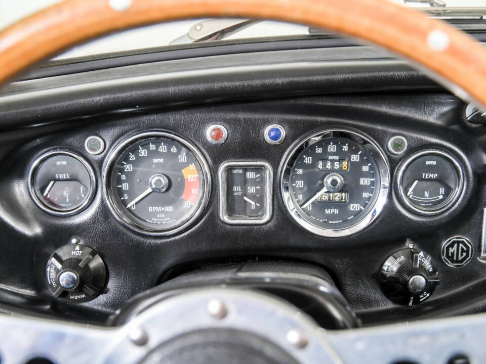 Bild 15/50 von MG MGB (1971)