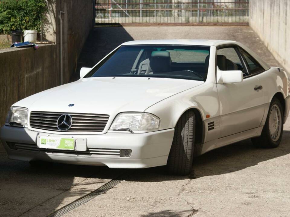 Image 38/50 of Mercedes-Benz 300 SL-24 (1989)