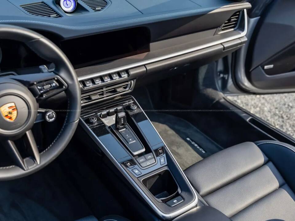 Image 6/15 de Porsche 911 Carrera (2023)