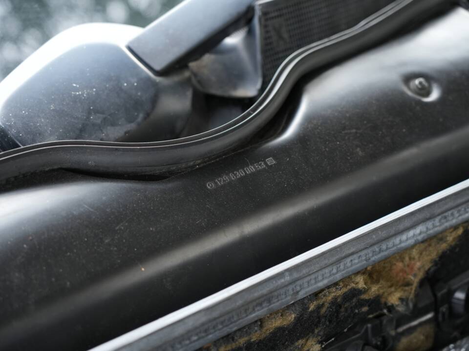Image 72/95 of Mercedes-Benz 300 SL (1993)