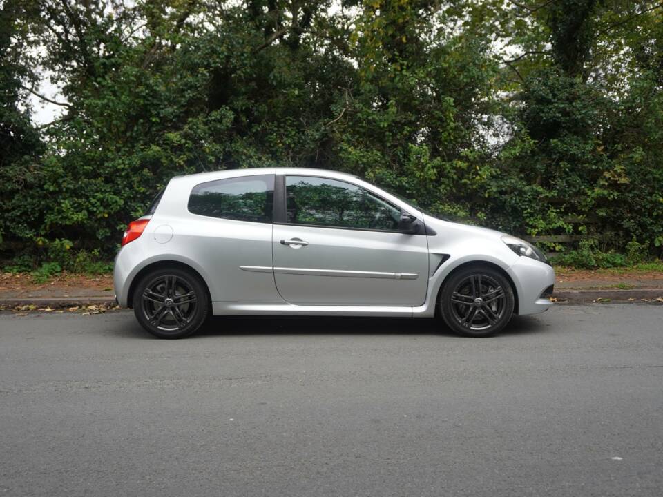 Bild 7/18 von Renault Clio Gordini R.S. (2010)