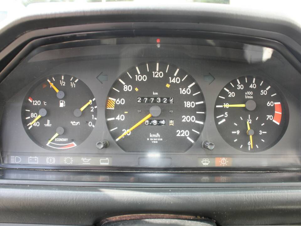 Bild 9/17 von Mercedes-Benz 230 TE (1986)