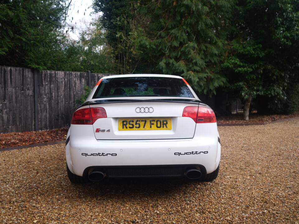 Bild 42/48 von Audi RS4 (2007)