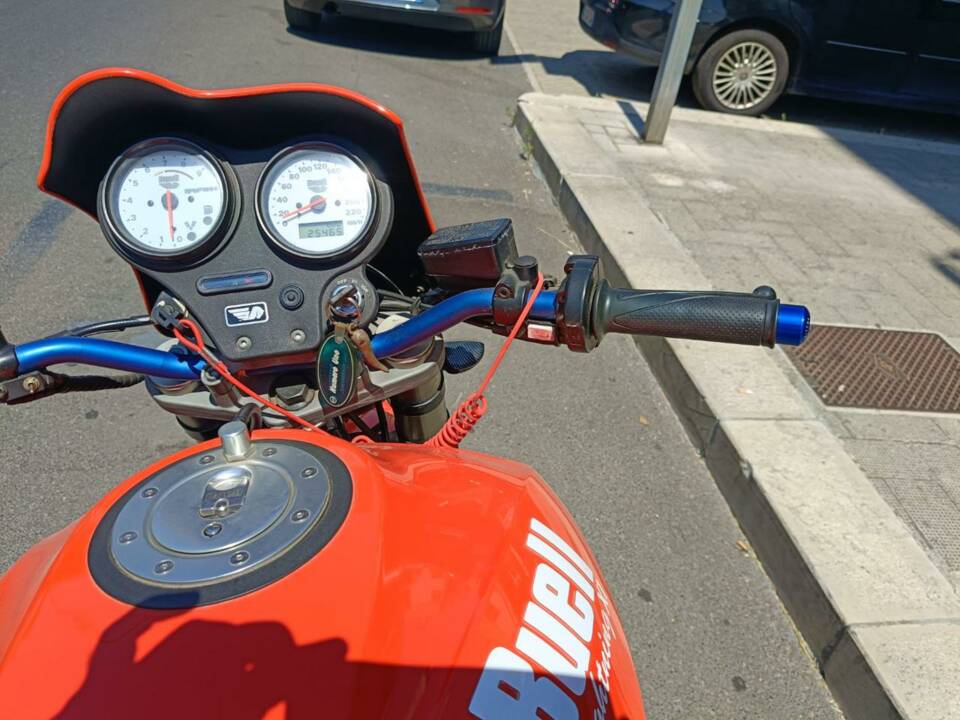 Image 40/48 of Buell X1 Lightning (2000)