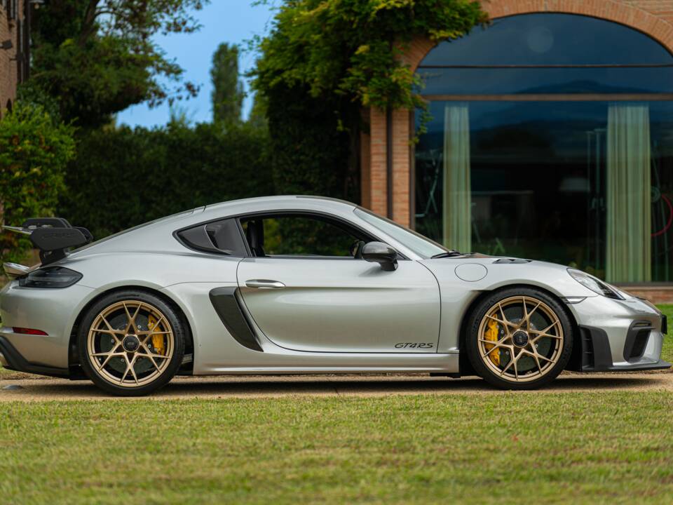 Image 17/100 of Porsche 718 Cayman GT4 RS Weissach (2024)