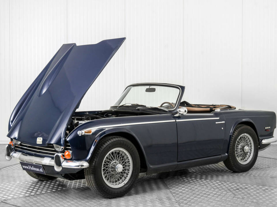 Image 34/50 de Triumph TR 250 (1968)
