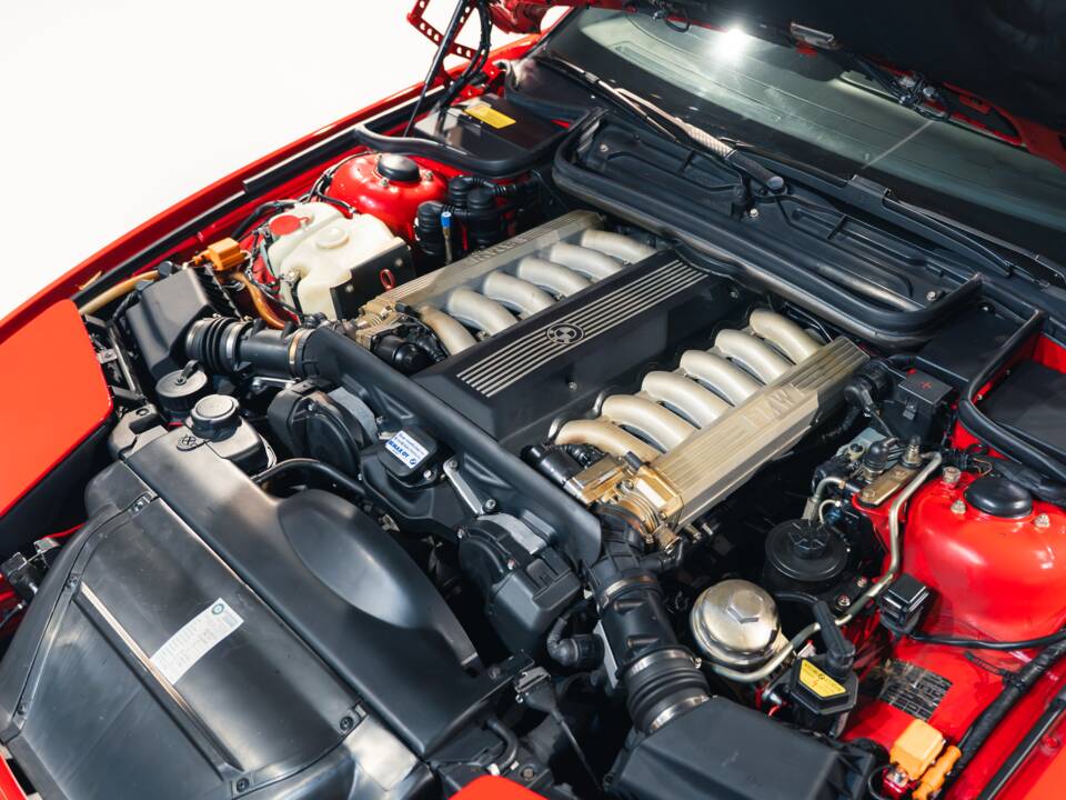 Image 21/33 of BMW 850i (1991)