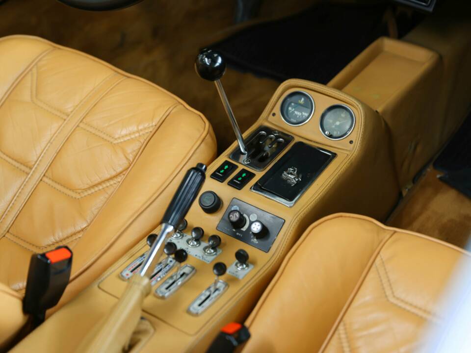 Image 29/50 of Ferrari 308 GTSi (1982)